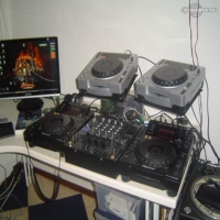 neutje-s-DJ-Booth-Aug-10
